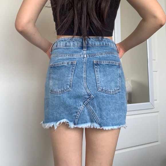 H&M Medium Blue Denim Skirt - Picture 2 of 3